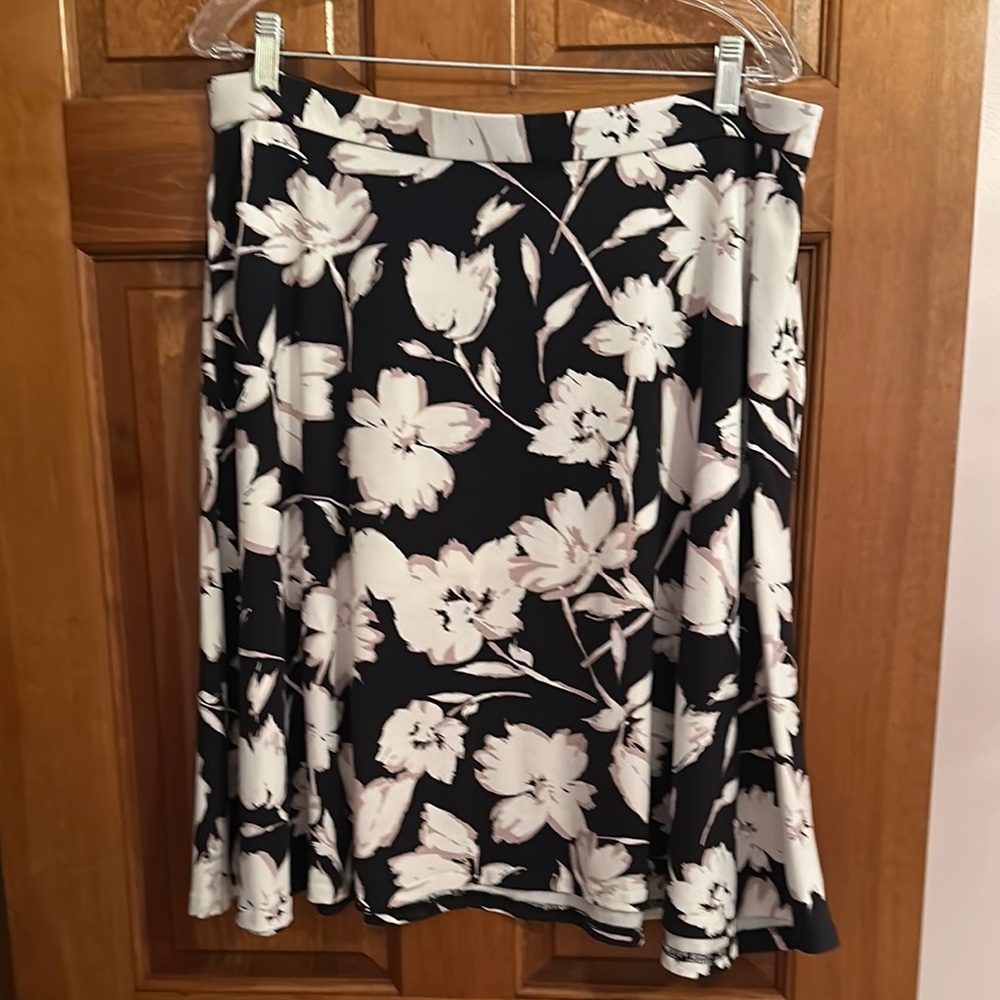 Adrienne Vittadini Floral Black and White Women's Skirt with elastic waist